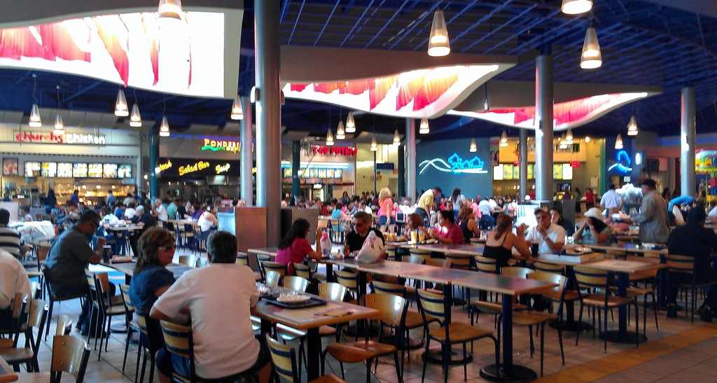 Plaza R&iacute;o Hondo, Bayam&oacute;n